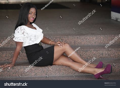 Young Black Woman Sitting Legs Crossed Foto Stock 84629782 Shutterstock