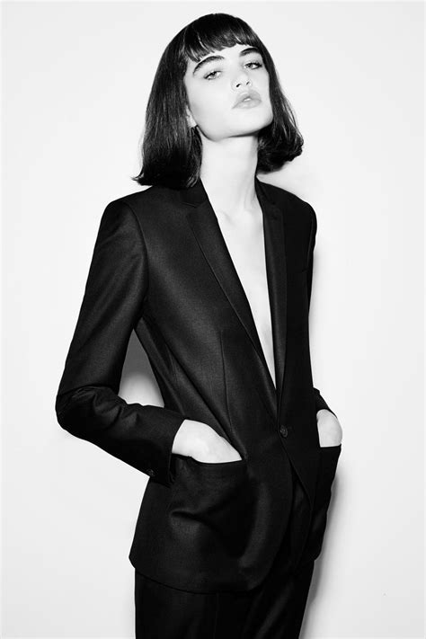 Pin By Dominika Smagur On • Black • Editorial Fashion Androgynous Outfits Androgynous Fashion
