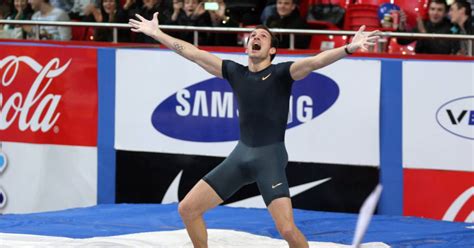 Le perchiste renaud lavillenie, qui va entrer en lice samedi aux jeux olympiques, décrit sa en cours de lecture: Renaud Lavillenie explose de joie après son record du ...