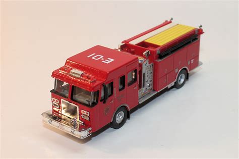 Heavy Duty Fire Engine Ho Scale Model Railroad Vehicle 13800