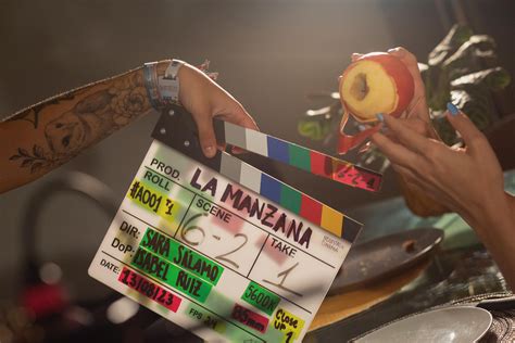 sara sálamo debuta como directora y productora con el cortometraje “la manzana”