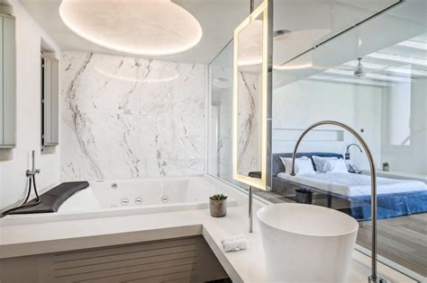 Sparkling clean water is a priority for all hot tub owners—and choosing a hot tub with excellent filtration can keep maintenance to a how does a jacuzzi work? How to Clean a Jacuzzi Jetted Tub | HGTV