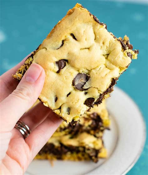 Easy Chocolate Chip Bars With Yellow Cake Mix Cake Walls