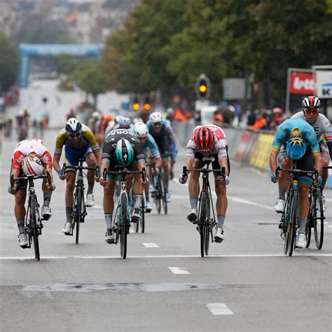 Caleb ewan sprints to victory in toulouse after a short flat stage through the tarn region of france. Sechs Mann fast gleichauf: Das beste Zielfoto aller Zeiten ...