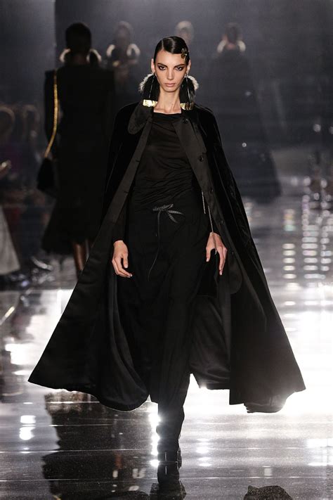 Keeping the baby is fine too. Tom Ford Fall/Winter 2020 Runway Show in Los Angeles 02/07 ...