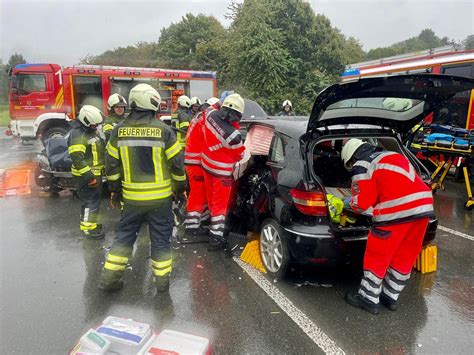 Fw En Schwerer Verkehrsunfall Im Kreuzungsbereich And Sturmschäden In