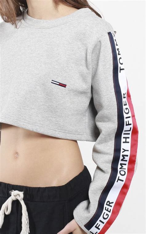vintage tommy hilfiger crop sweatshirt frankie collective outfit ideen outfit kleidung
