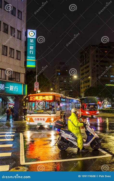 Busy Night Streets Of Taipei Editorial Stock Photo Image Of Night