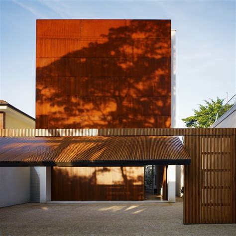 Crafting Corten Steel Claddings With Instant Rust Finish