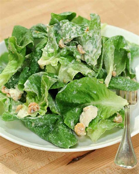 The Perfect Salad Butter Lettuce Hazelnut And Gorgonzola Salad With
