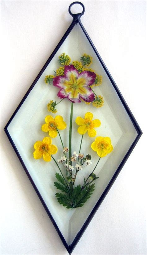 By pressing flowers, you can save a thoughtful bouquet from a loved one or commemorate flowers from a special event. Stained Glass pressed flower bevel suncatcher | Artesanato ...
