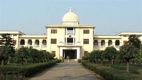 The main campus of the university is at college street and has four buildings namely darbhanga building, asutosh building, hardinge. University of Calcutta (informally known as Calcutta ...