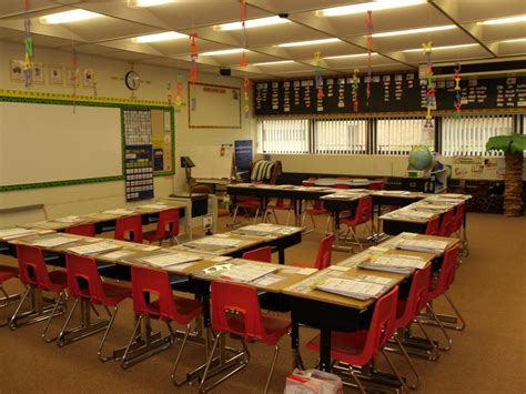 I Like The Way These Desks Are Arranged Classroom Pictures Classroom