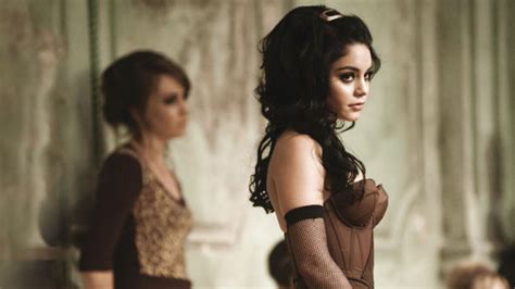 The 20 Hottest Photos Of Vanessa Hudgens 20 Pics Funny Pictures