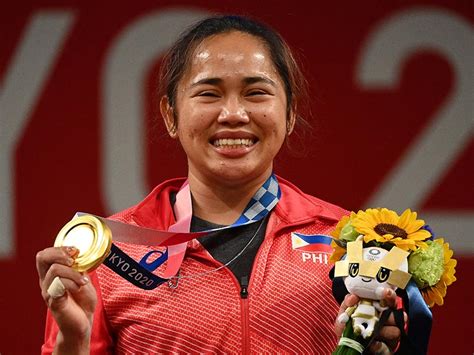 Philippine Weightlifter Diaz Hailed For Historic Olympic Gold