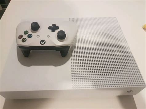 Xbox 1s No Disc 1tb White Comes With Controller Xbox Gumtree