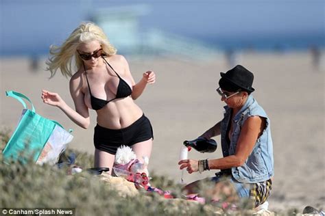Courtney Stodden Shares A Passionate Kiss With A Mystery Woman Daily