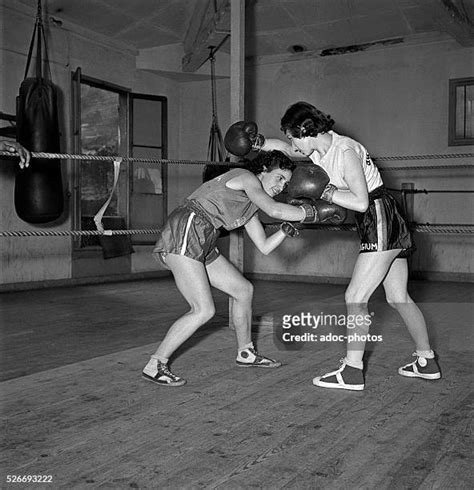 Female Boxing Match Photos And Premium High Res Pictures Getty Images