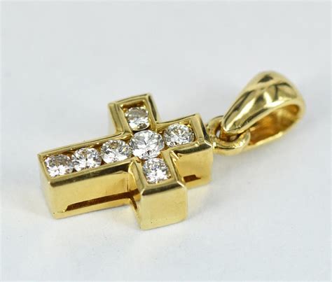 18ct Gold Cross Pendant With Diamond Inset Pendantslockets Jewellery