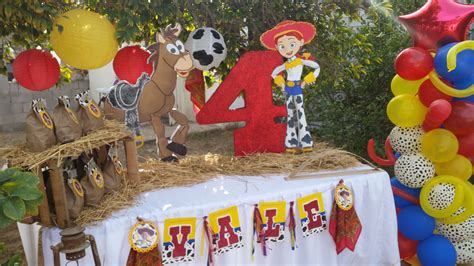 Pin de Rojo Carmin en toy story | Jessie de toy story, Cumpleaños de toy story, Fiesta de toy story