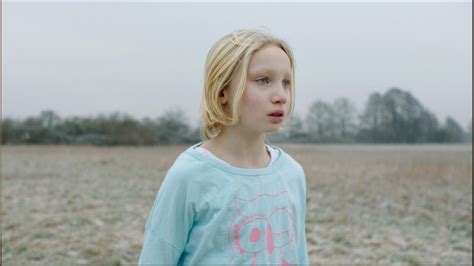 Helena zengel, deutsche kinderschauspielerin helena zengel. Helena Zengel Joins Tom Hanks in News of the World ...