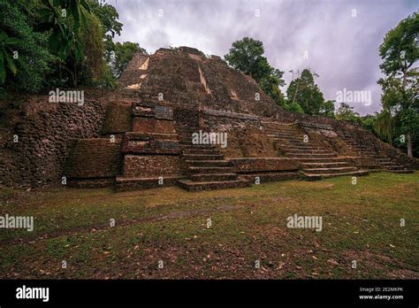 Lamanai Mayan Ruins In Belize The High Temple Of Lamanai Stock Photo