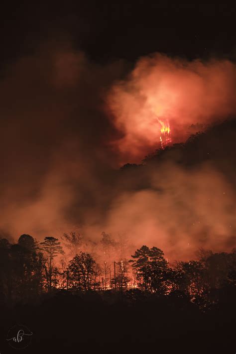 Gatlinburg Tn Wildfires Wildfire In The Great Smoky Mountains In 2016