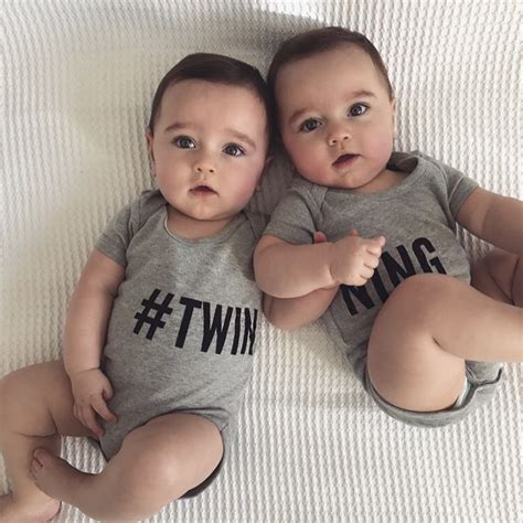 So Cute 😍😍 Gemelos Niño Y Niña Bebé Feliz Gemelos Recién Nacidos