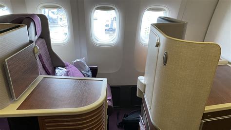 Flight Review Thai Airways B777 300 Royal Silk Business Class London