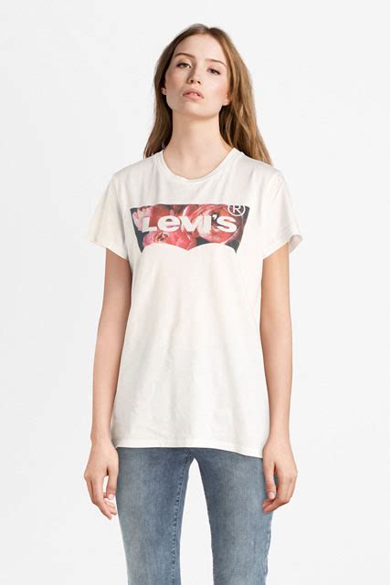 There are 4642 levis tee shirt for sale on etsy, and they cost $38.17 on average. Levi's tee-shirt 17369 blanc femme | Des marques et vous