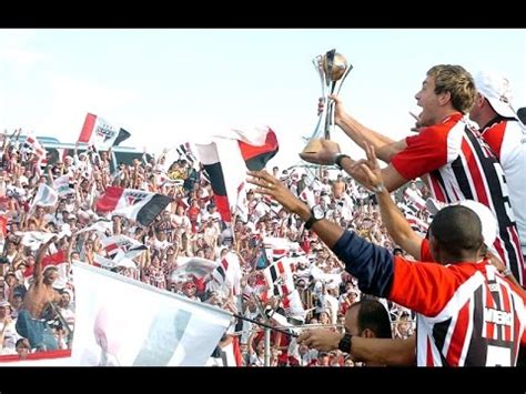 Compilação dos feitos do tricolor no ano de 2005. Documentário Torcida Independente - São Paulo FC Tri ...