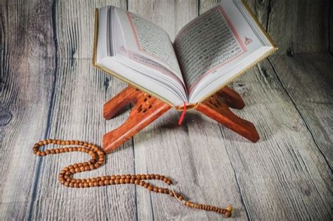Secara bahasa kita tentu sudah mengerti dan faham bahwa ayat atau kata tersebut menyuruh kita untuk membaca, iqra berasal dari suku kata qara'a. Bacaan Surat Al-Ghasyiyah Beserta Artinya Lengkap ...