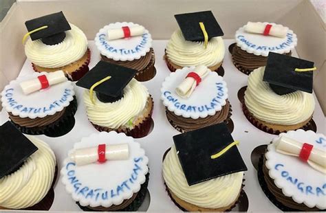Graduation Cupcakes C0003