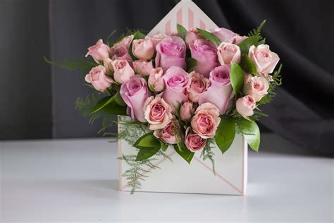 Order now & send flowers today Flower envelope in Miami , FL | Luxury Flowers Miami