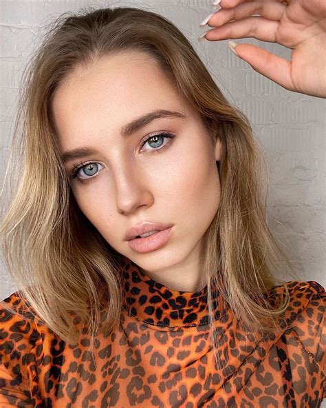 Polina Malinovskaya Bio Age Height Instagram Biography