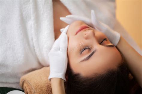 Pretty Woman Receiving A Relaxing Massage At The Spa Salon Stock Image Image Of Beauty