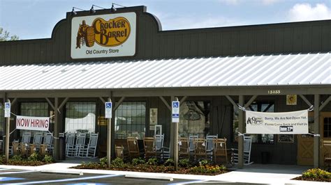 Cracker barrel to serve 1 4 million meals this Cracker Barrel Christmas Dinner To Go : 30 Kansas City Restaurants Open On Thanksgiving 2020 ...