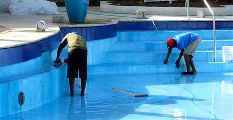 Four Tips To Keep Your Swimming Pool Clean