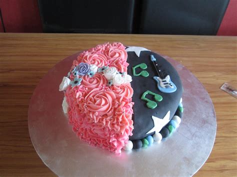 Cupcake dreams and cake wishes. Eva's Cupcakes: Half girl / Half boy cake