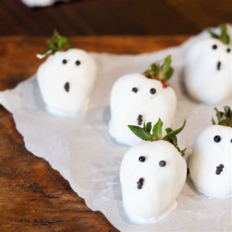 Chocolate Covered Strawberry Ghosts Halloweentreatsweek