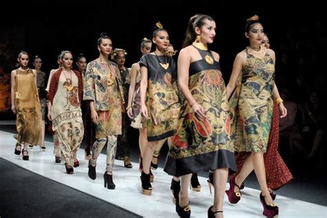 Indonesia Expects Growth As Producers For Worlds Top Fashion Brands Batik Fashion Indonesia
