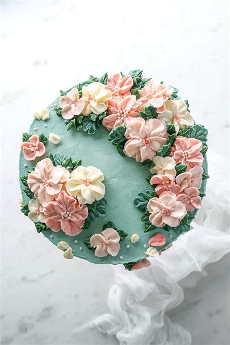 Layered Vanilla Cake With Buttercream Flowers Buttercream Cake Designs