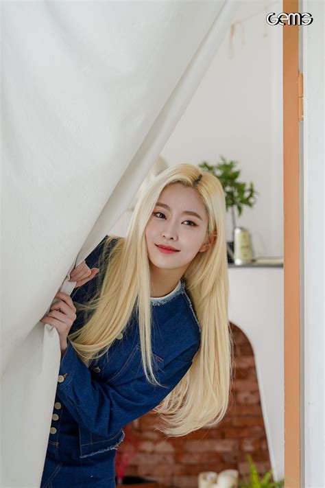 Kim min kyung is known for her contributions to the korean entertainment industry ever since her debut in a theatrical troupe in 1979. Gems 잼스 on in 2020 (With images) | Kim min kyung, Young ...