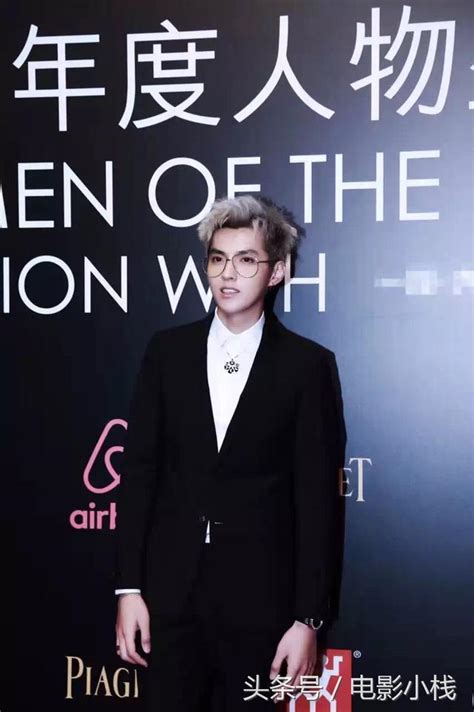 Kris wu x burberry #kriswu #wuyifan #吴亦凡 #galaxyfanfan. 灰發+金絲眼鏡,吳亦凡實力演繹什麼是時尚界的"斯文敗類" - 每日頭條