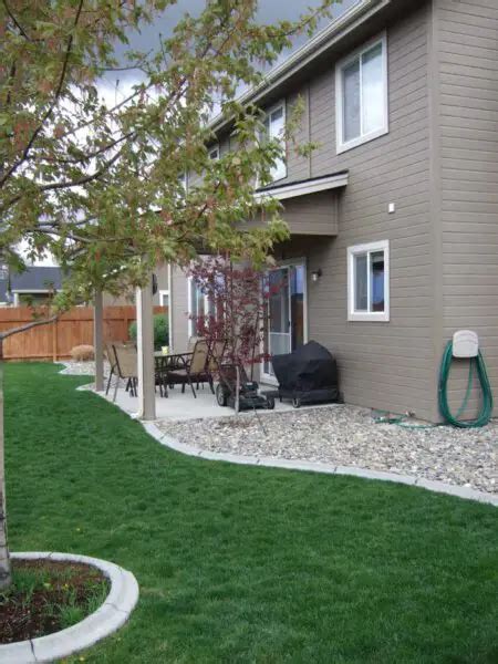 30 Awesome Front Yard White Rock Landscaping Ideas