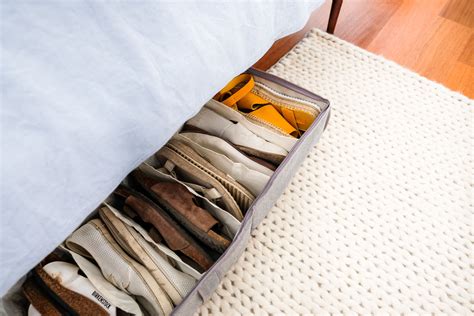 Looking for helpful ideas for organizing your bedroom? 9 Easy Tips for Organizing Your Bedroom