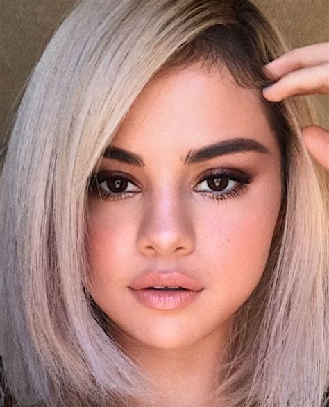Selena Gomez Makeup Look With Natural Thick Eyebrows And Pink Nude Lipstick 💄 Selena Gomez