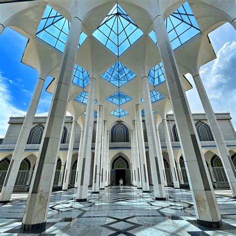 10 Unique Mosques In Malaysia That Are Architectural Marvels