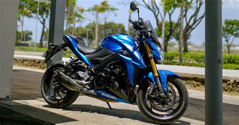 It is available in 3 colors, 2 variants in the malaysia. The Suzuki GSX-S1000 ABS offers the best value for money