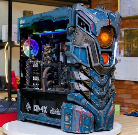 A Computer Case Made To Look Like A Robot